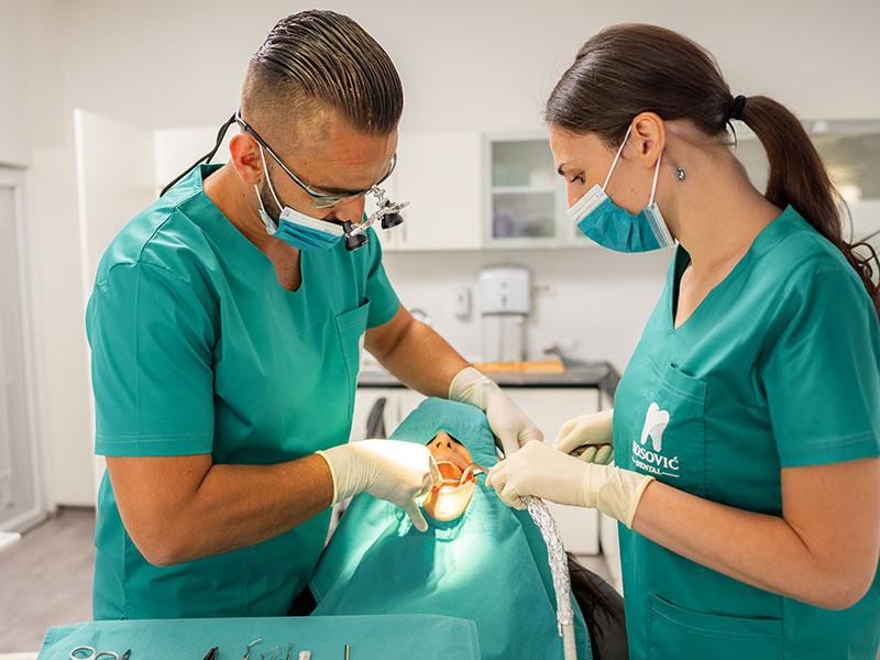 Usluge-oralne-hirurgije-i-implantologije